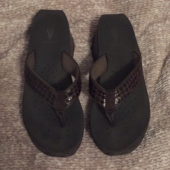Volitle thong wedge sandals used brown
